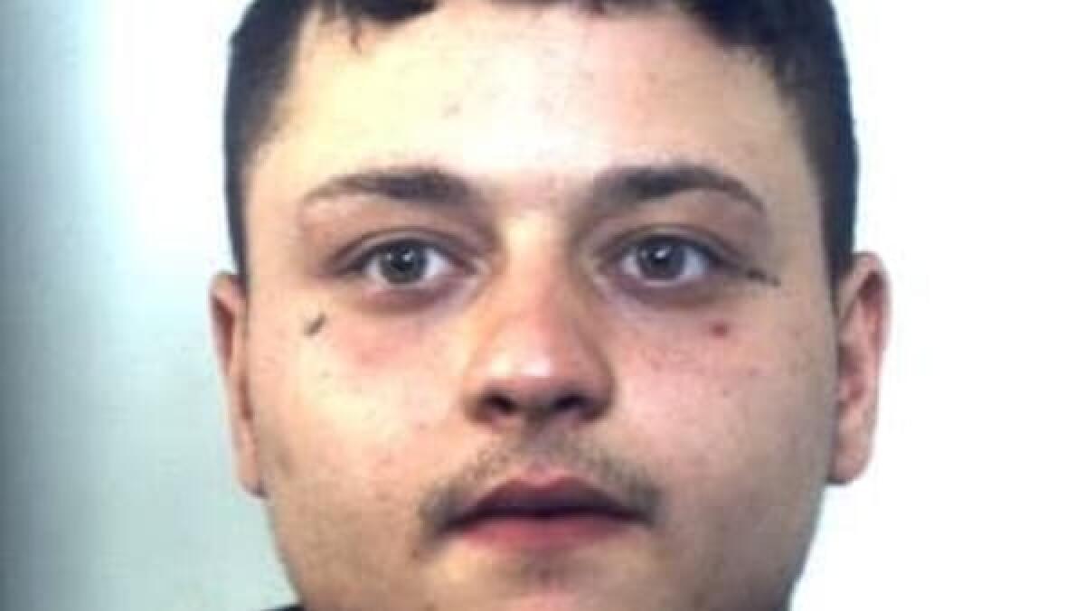 PATERNO': EVADE DAI DOMICILIARI E MORDE ALLA GAMBA UN CARABINIERE, ARRESTATO - 