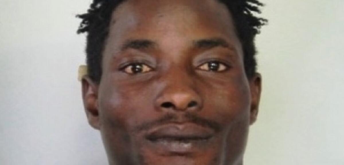 CATANIA: SPACCIA AL SEMAFORO E  FRATTURA UNA GAMBA A UN POLIZIOTTO - 