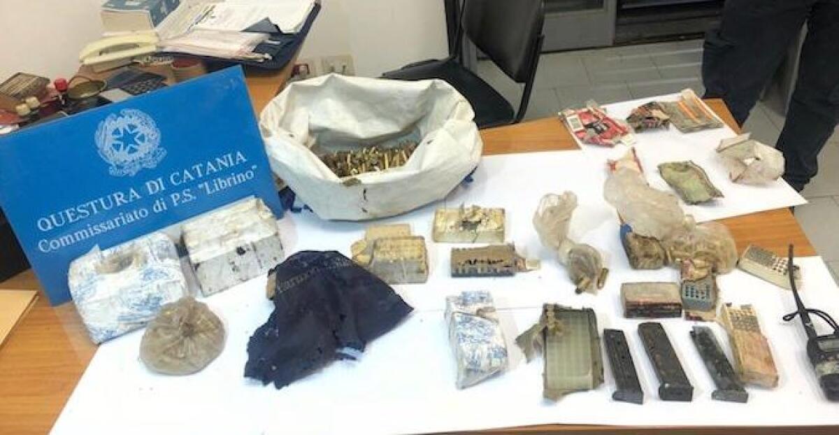 CATANIA, UN DEPOSITO DI MUNIZIONI ALL’INTERNO DI UNA BOTOLA PER L’ENERGIA ELETTRICA - 