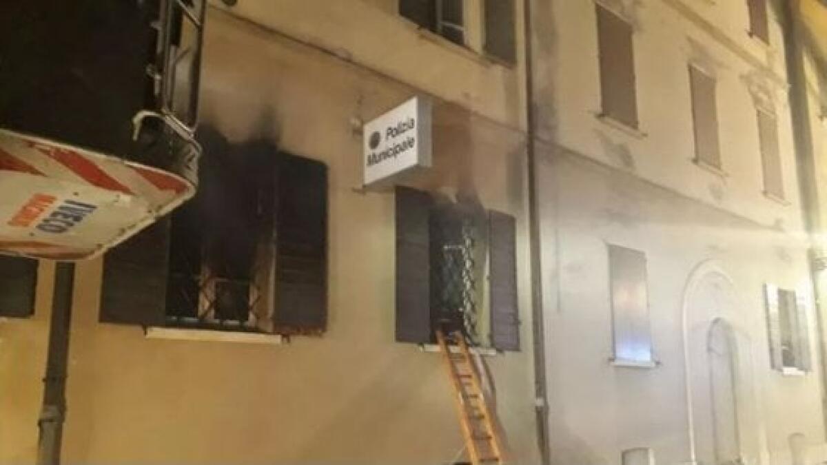 MODENA, NORDAFRICANO DÀ FUOCO A SEDE VIGILI: DUE MORTI E TRE FERITI GRAVI - 