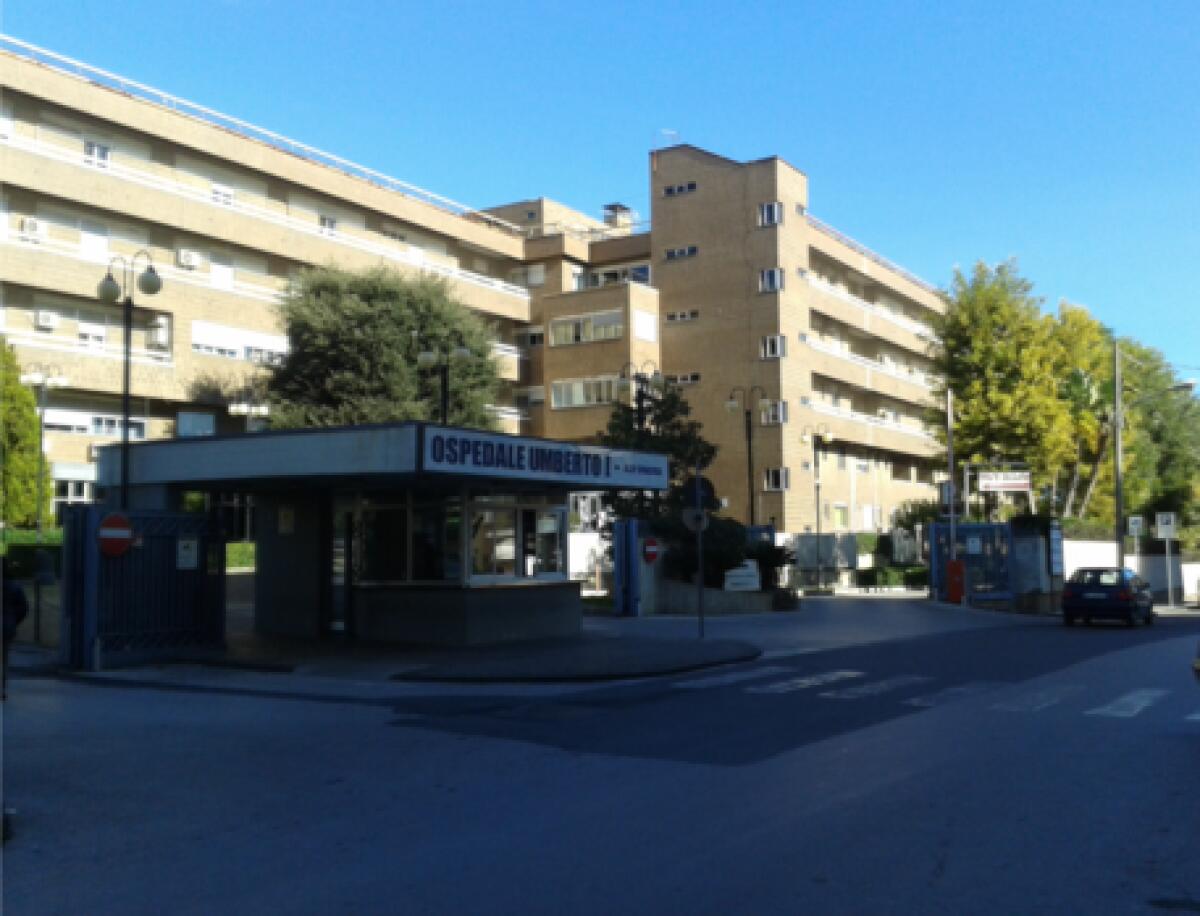 SIRACUSA: CEDE INTONACO IN OSPEDALE, FERITI DUE PAZIENTI - 