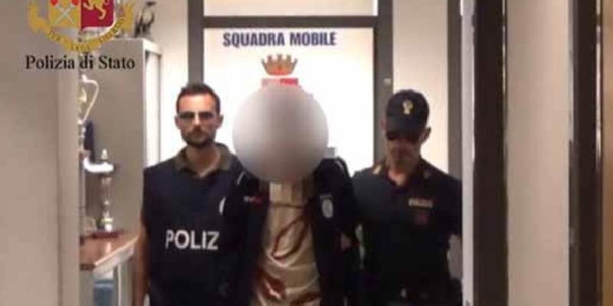 STALKER A RAGUSA, PERSEGUITA VICINA DI CASA E SI MASTURBA DAVANTI ALLA SUA PORTA - 