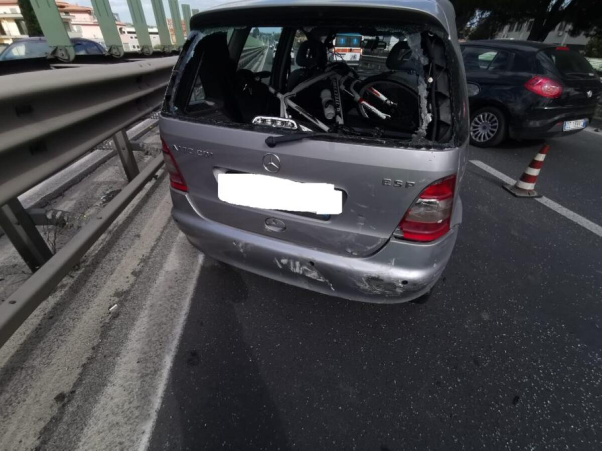 INCIDENTE SS121 IN DIREZIONE CATANIA, UN FERITO - 