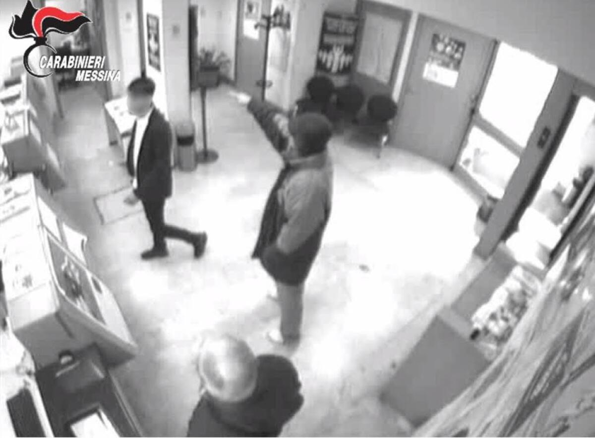 MESSINA: ASSALTO ARMATO IN BANCA, INDIVIDUATI E ARRESTATI TRE RAPINATORI - 