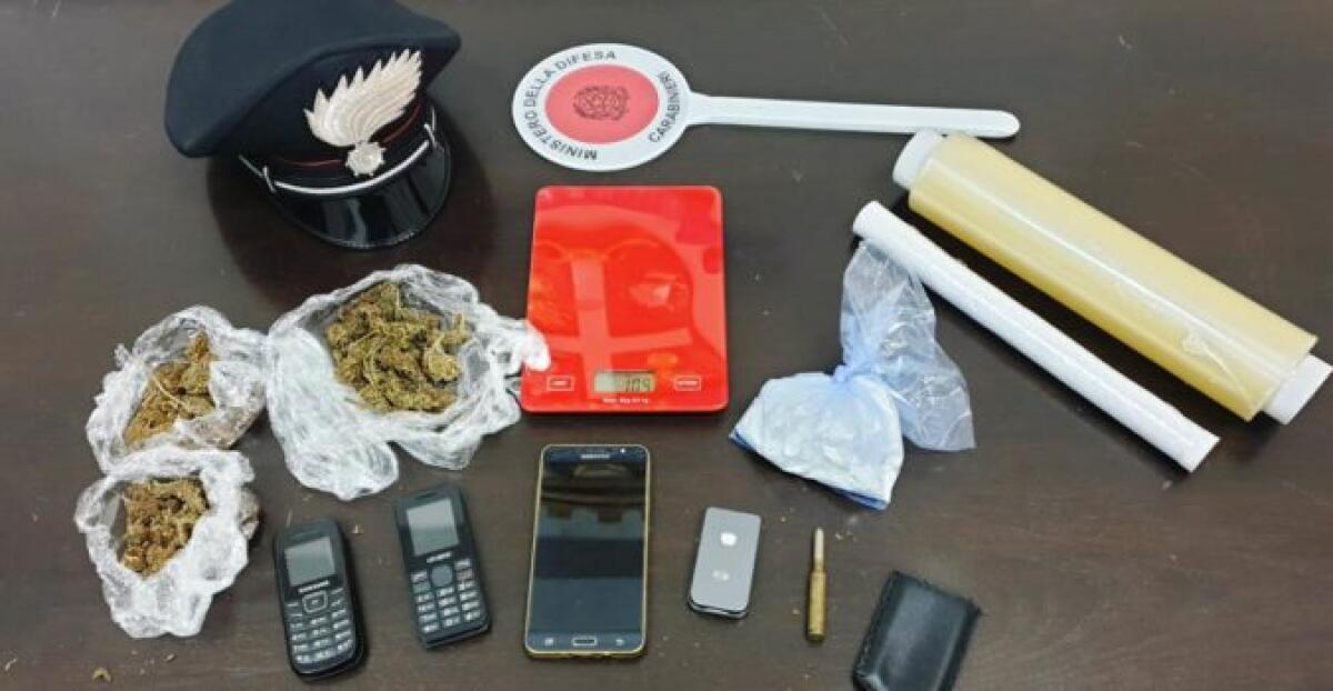 PATERNÒ, ARRESTATO AL RIENTRO A CASA DOPO ESSERSI RIFORNITO DI DROGA - 