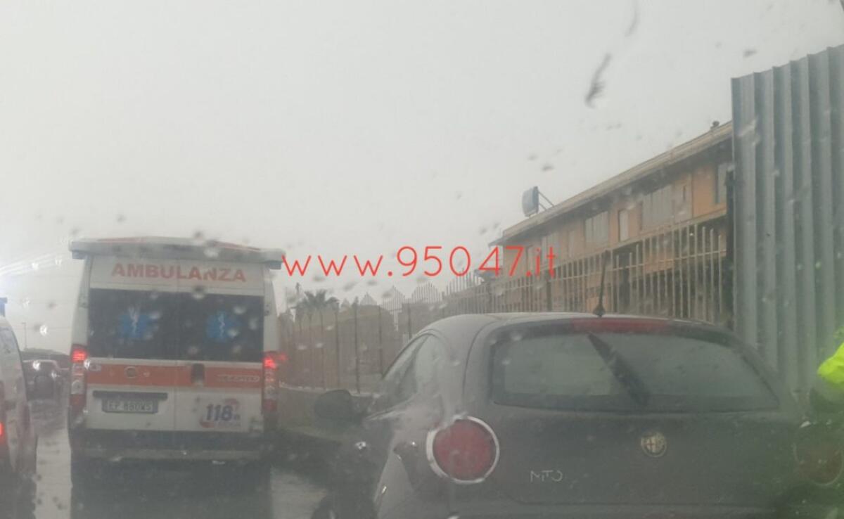 INCIDENTE SULLA SS121, FERITI - 