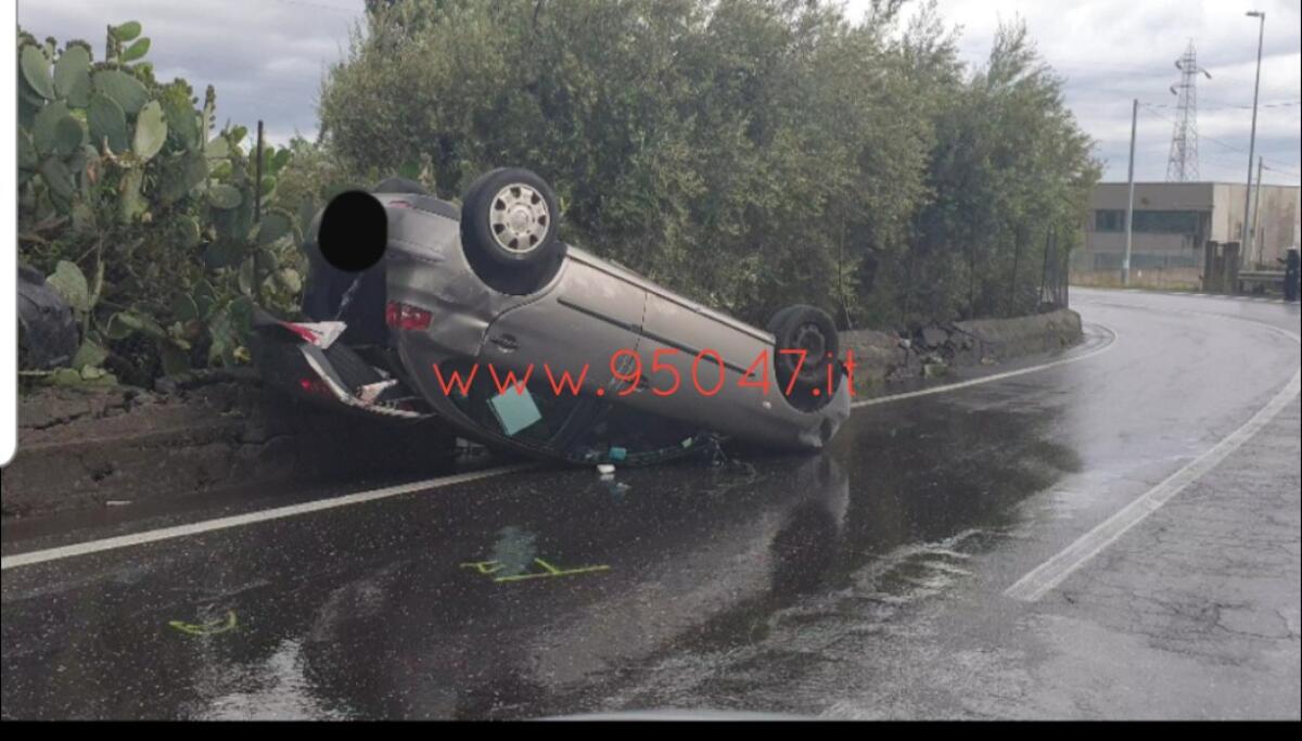 BELPASSO: GRAVE INCIDENTE SULLA SP14, AUTO SI RIBALTA - 