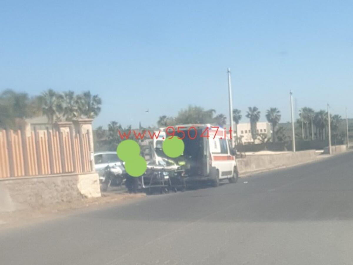 PATERNÒ: SCONTRO AUTO-MOTO A TRE FONTANE - 