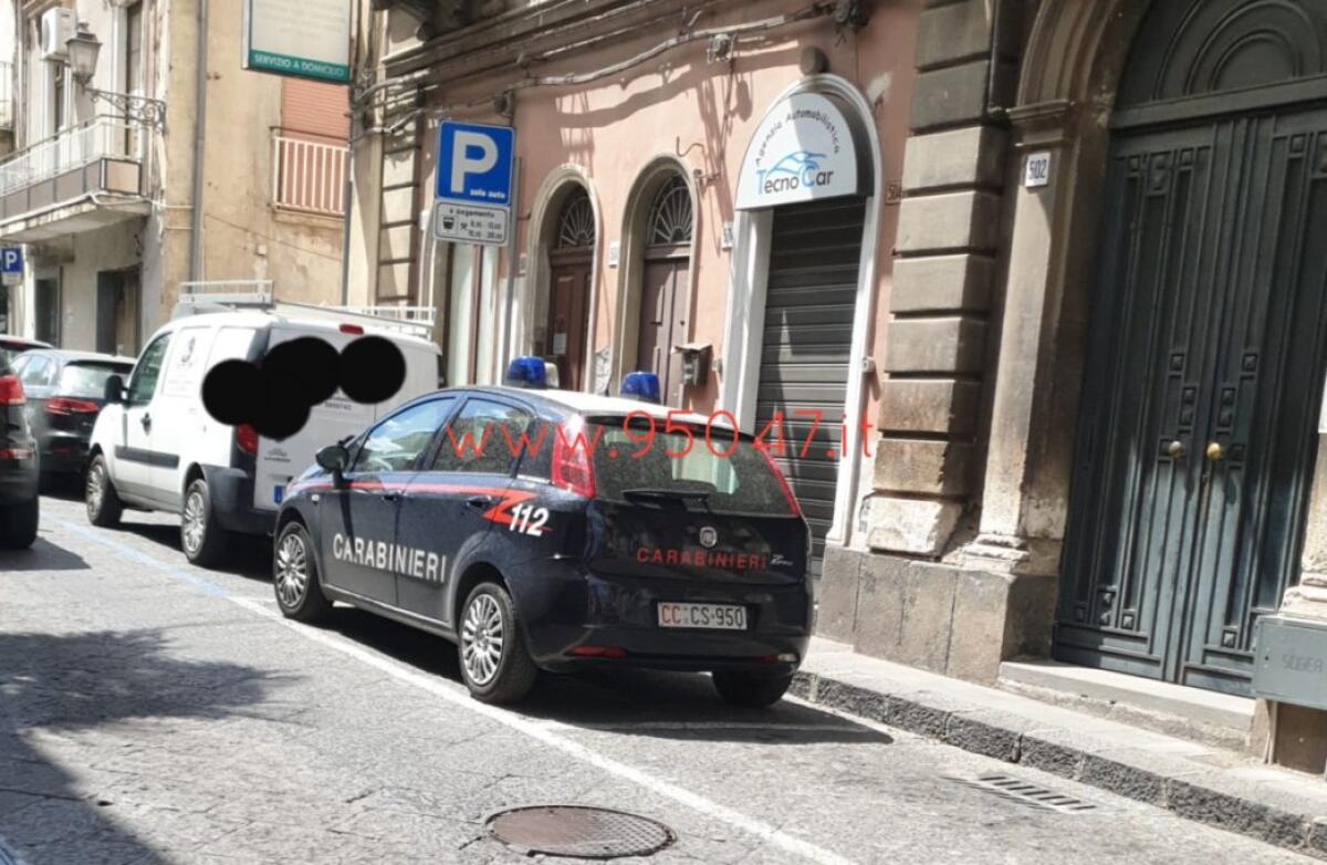 MISTERBIANCO: RAPINA IN BANCA IN PIENO CENTRO - 