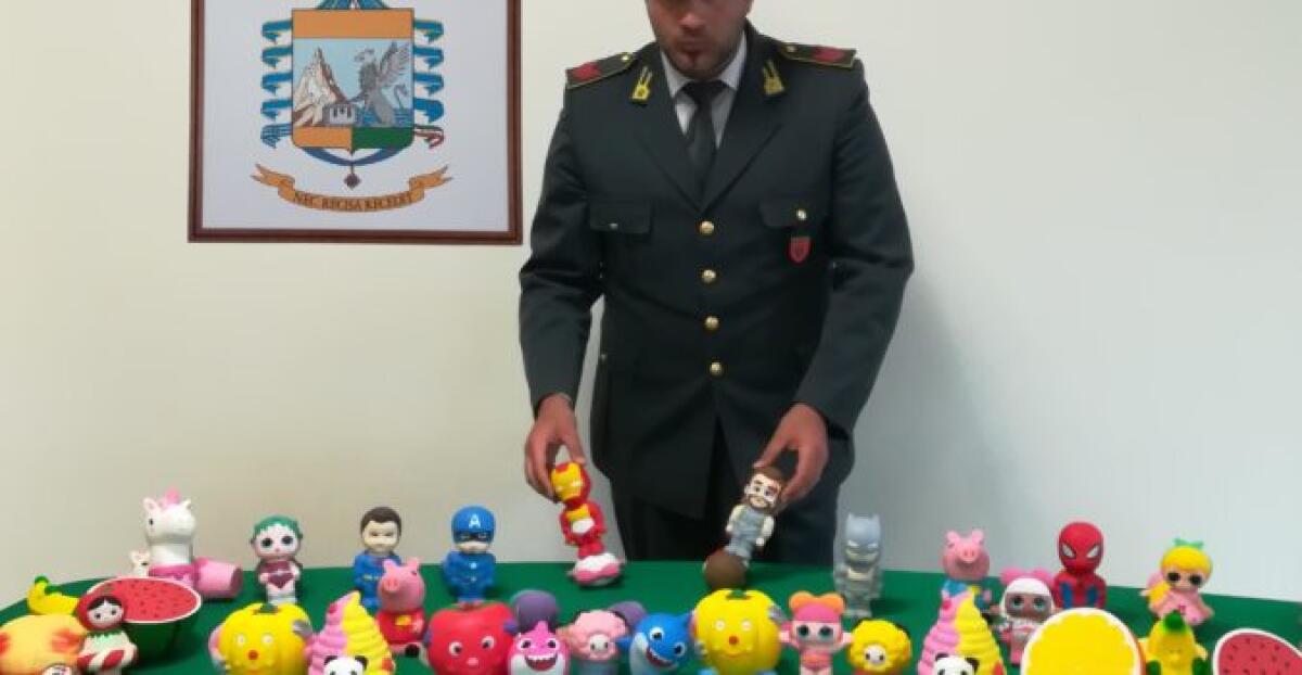 CATANIA: OLTRE 130 MILA ARTICOLI CONTRAFFATTI E NON SICURI SEQUESTRATI DALLA GUARDIA DI FINANZA - 