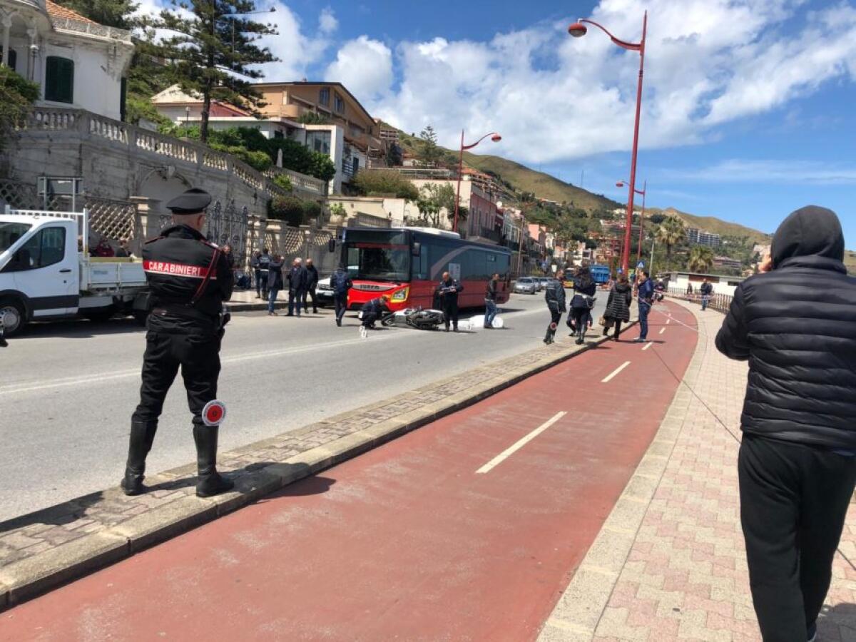 MESSINA. IMPATTO TRA UNO SCOOTER E UN MEZZO PESANTE, MUORE UNA VENTIQUATTRENNE - 