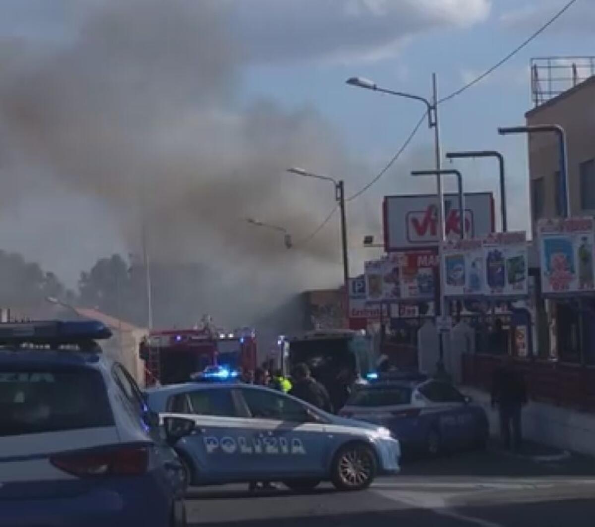 CATANIA: VASTO INCENDIO IN VIA PLAIA - 