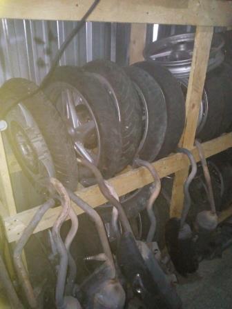 CATANIA: CORTILE TRASFORMATO IN UN NEGOZIO ABUSIVO PADRE E FIGLIO DENUNCIATI PER RICETTAZIONE - FOTO