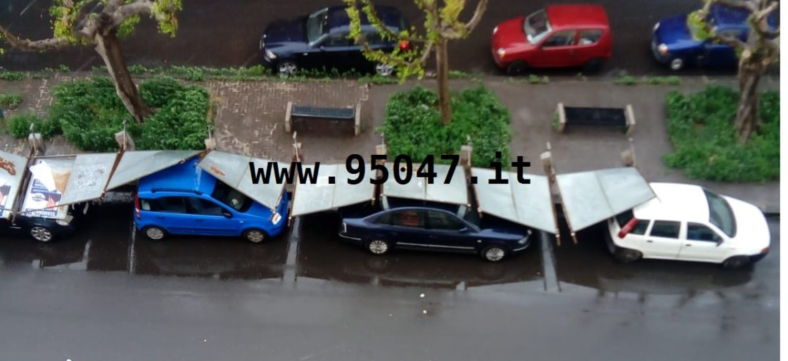 PATERNÒ: FORTE VENTO FA VOLARE I PANNELLI ELETTORALI, DANNEGGIATE AUTO