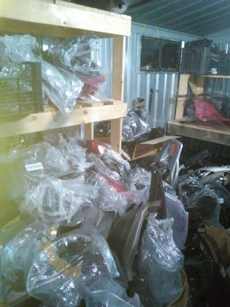 CATANIA: CORTILE TRASFORMATO IN UN NEGOZIO ABUSIVO PADRE E FIGLIO DENUNCIATI PER RICETTAZIONE - FOTO