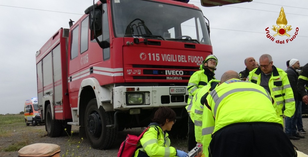 CATANIA: OPERAIO CADE IN UNA VASCA DELL'IMPIANTO, SALVATO DAI VIGILI DEL FUOCO