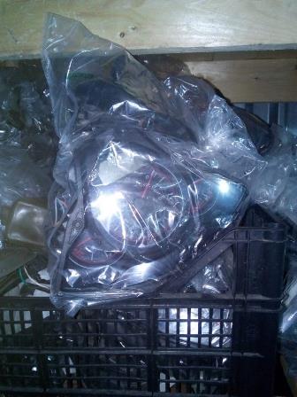 CATANIA: CORTILE TRASFORMATO IN UN NEGOZIO ABUSIVO PADRE E FIGLIO DENUNCIATI PER RICETTAZIONE - FOTO