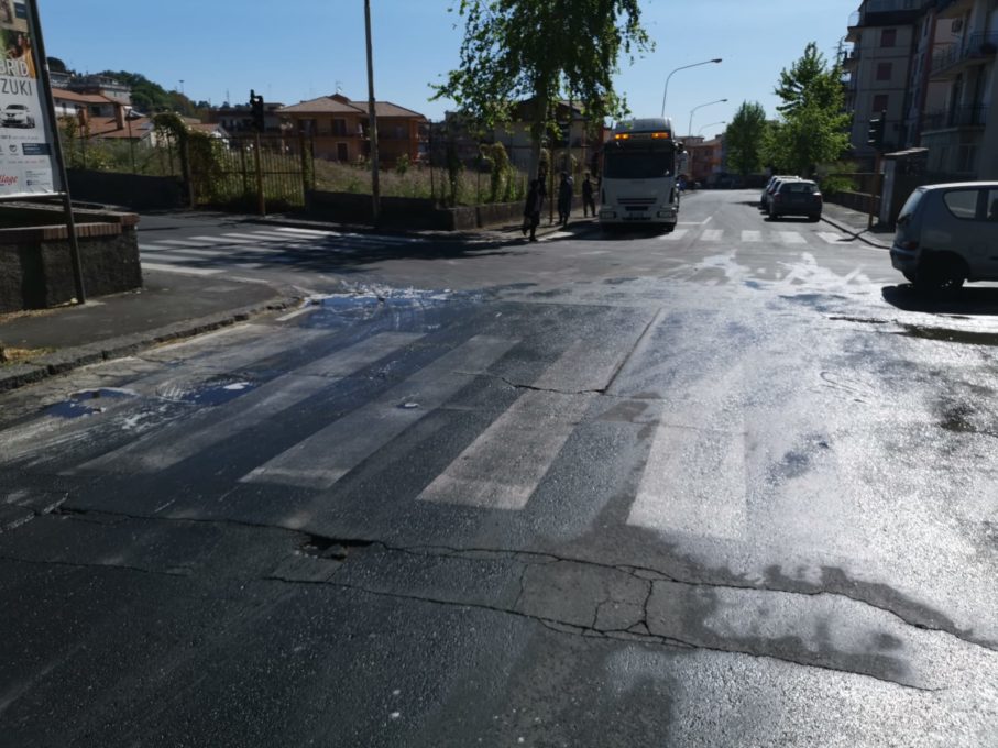 GRAVINA DI CATANIA: MOTO CONTRO UN FURGONE, UN FERITO