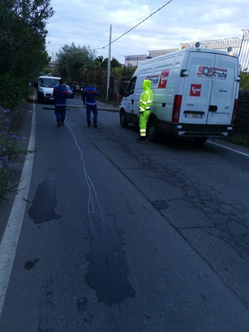 SAN GREGORIO: AUTO CONTRO PALO, UN FERITO