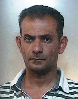 ACI CATENA: I CARABINIERI BUSSANO ALLA PORTA E LUI GETTA LA “COCA” NELLA GRONDAIA: ARRESTATO