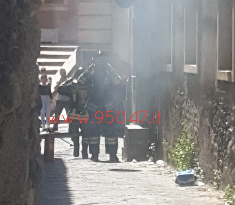PATERNO': ESPLODE UNA CALDAIA IN VIA PULVIRENTI, NESSUN FERITO