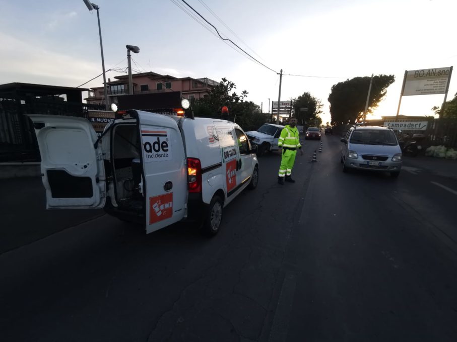 INCIDENTE NEI PRESSI DEL CENTRO COMMERCIALE, NESSUN FERITO