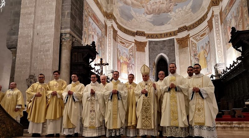 ORDINATI CINQUE NUOVI SACERDOTI, IL VESCOVO: “ COME PAOLO, ANNUNCIARE INSTANCABILMENTE CRISTO”