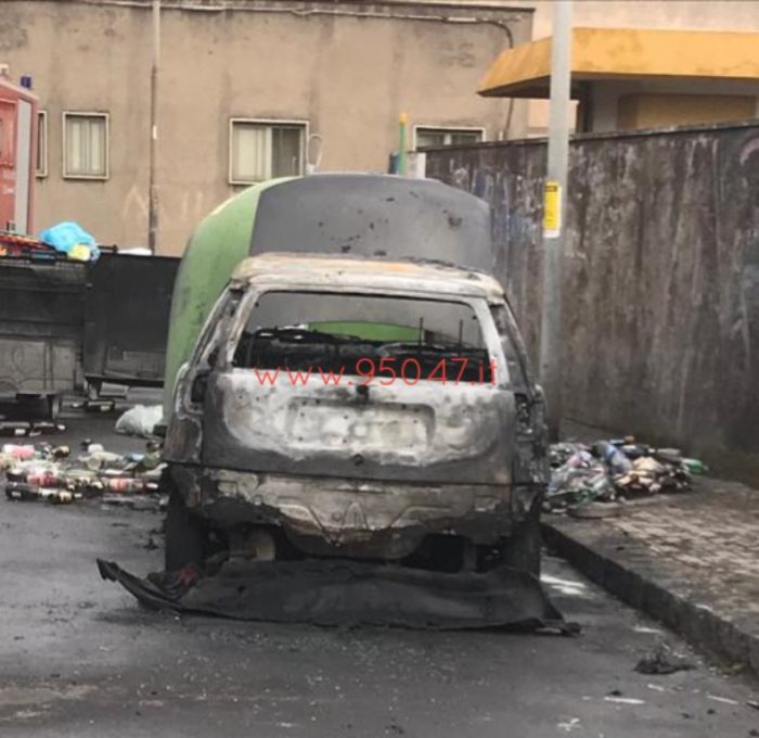 CATANIA: GRAVE 41ENNE INTRAPPOLATO DENTRO L'AUTO IN FIAMME