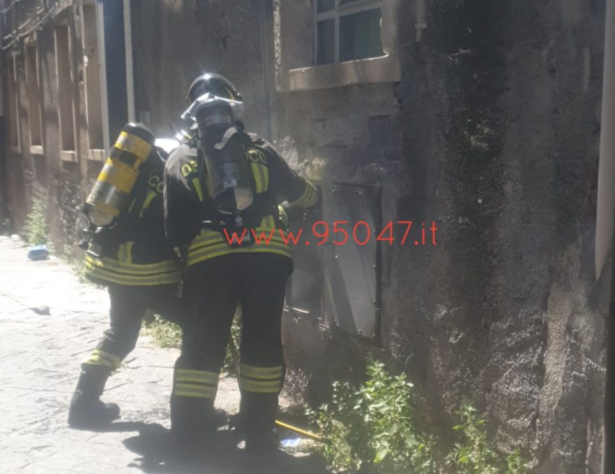 PATERNÒ: SCOPPIO E INCENDIO DI UNA CALDAIA