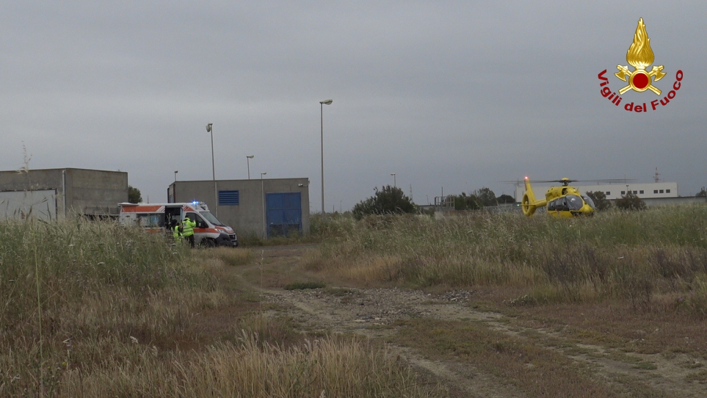 CATANIA: OPERAIO CADE IN UNA VASCA DELL'IMPIANTO, SALVATO DAI VIGILI DEL FUOCO