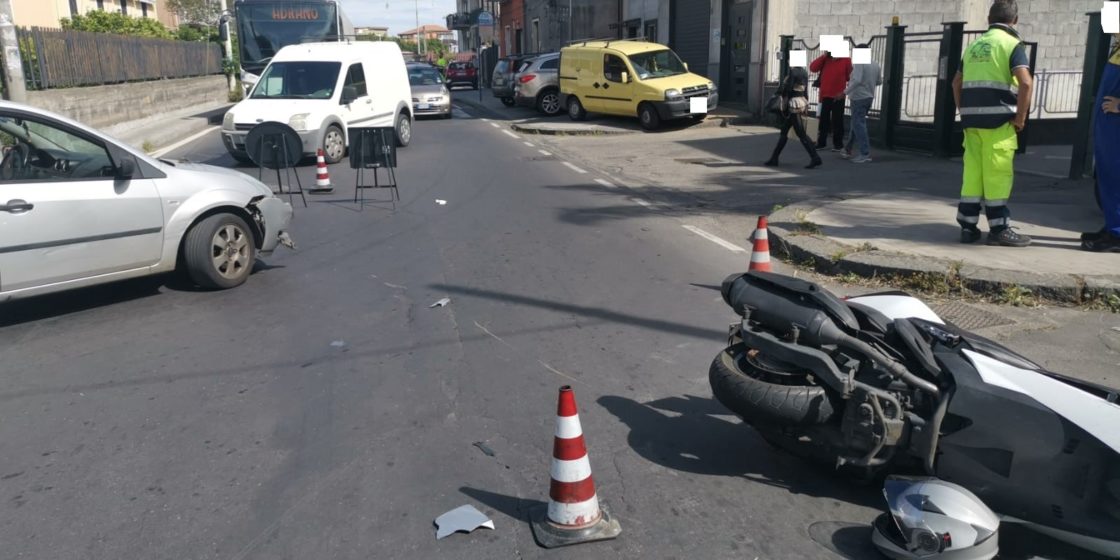SCONTRO AUTO-SCOOTER A PIANO TAVOLA: UN FERITO