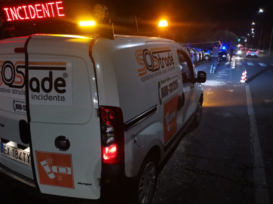 MASCALUCIA: TAMPONAMENTO FRA 3 AUTO IN VIA TREMESTIERI, UN FERITO