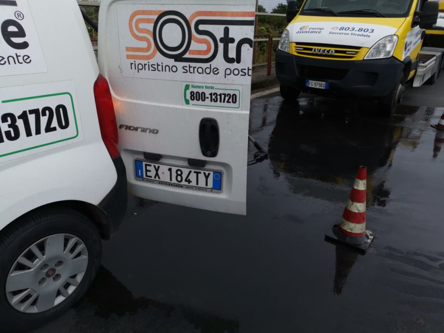 PEDARA: SCONTRO TRA DUE AUTO, NESSUN FERITO