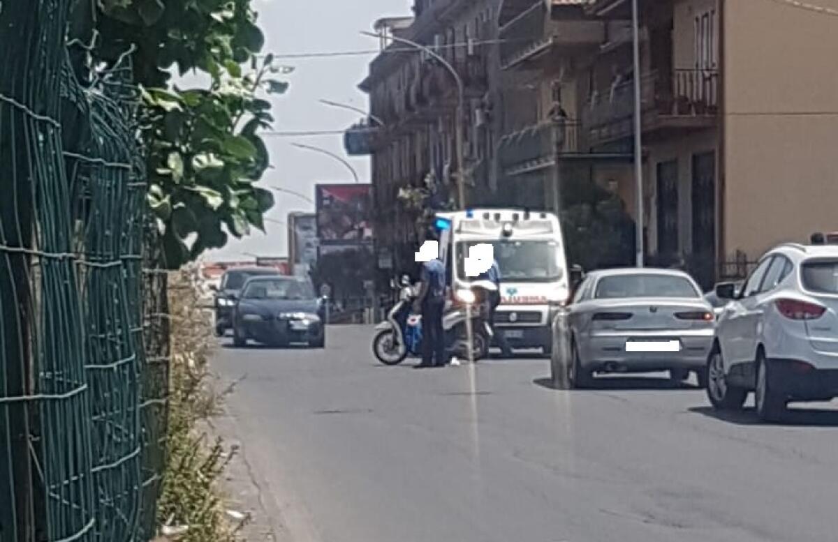BIANCAVILLA: SCONTRO AUTO-SCOOTER IN VIALE DE FIORI, FERITO - 