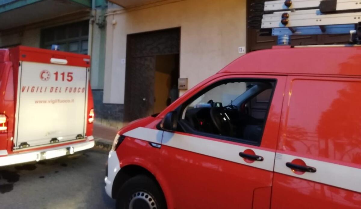 MISTERBIANCO: I CONTATORI PRENDONO FUOCO, PAURA NELLA PALAZZINA - 