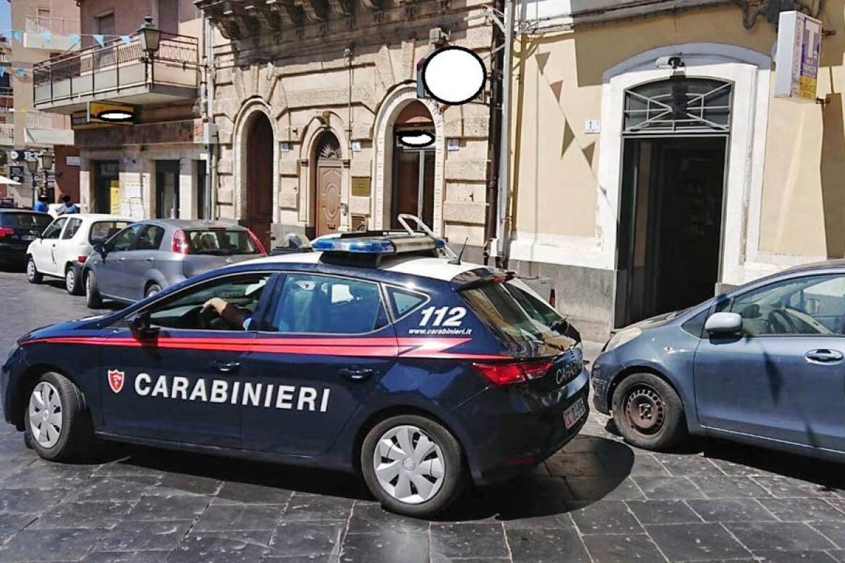 MOTTA SANT’ANASTASIA: SVENTATA DAI CARABINIERI DI PATERNO' “SPACCATA” IN PIAZZA UMBERTO - 