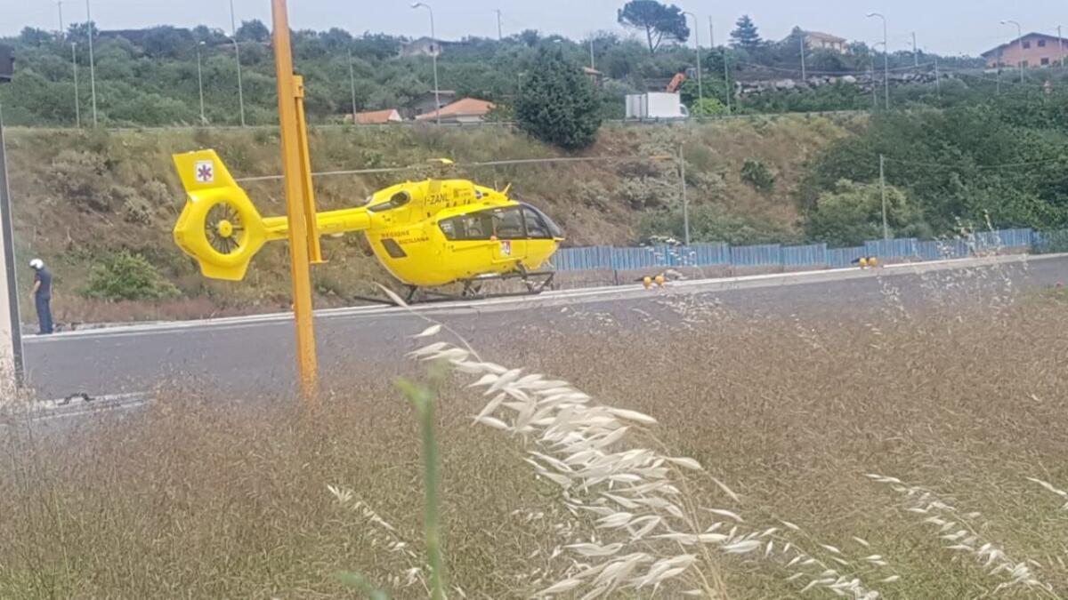 ADRANO: INVESTITA BAMBINA MENTRE ATTRAVERSAVA, TRASFERITA IN ELISOCCORSO AL CANNIZZARO - 