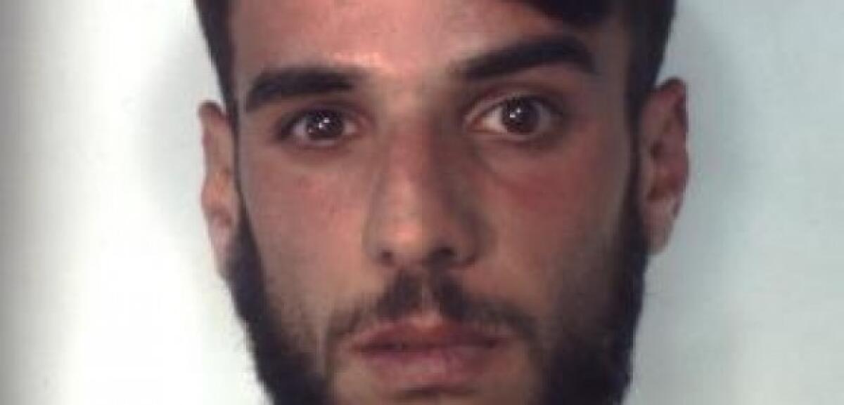 CATANIA. BECCATO MENTRE SPACCIA “ERBA” - 