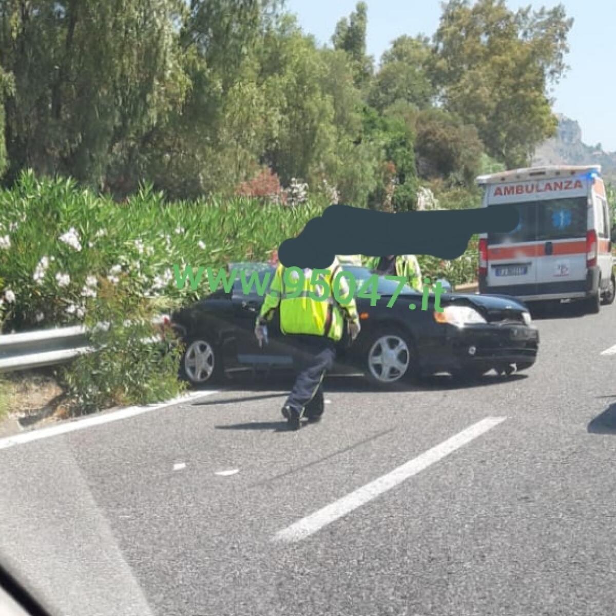 AUTO IN TESTACODA SULL'A18, LUNGHE FILE - 