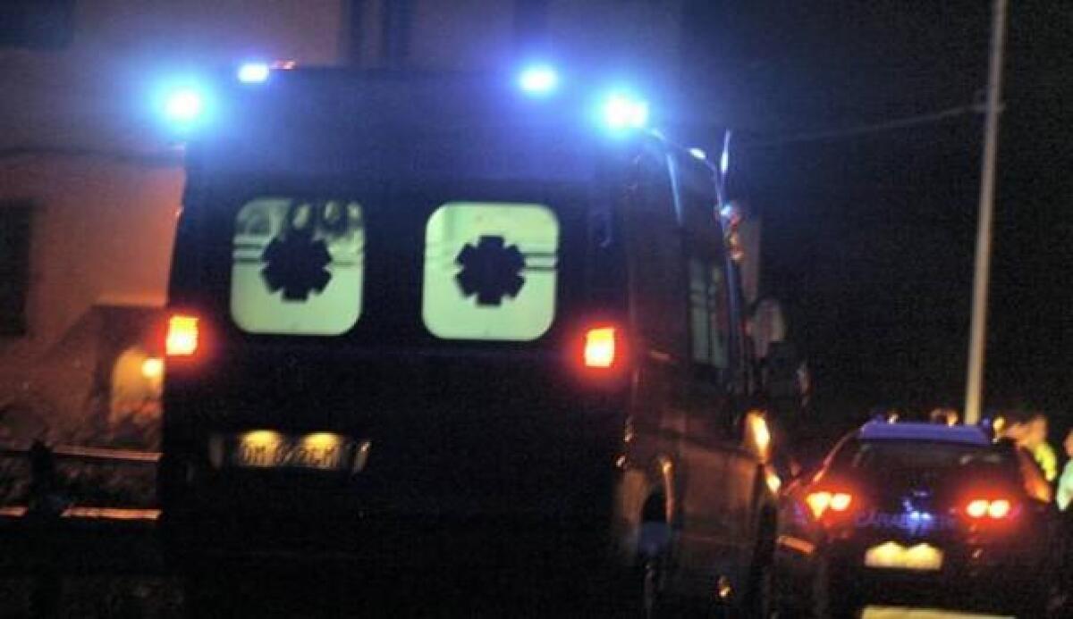 NAPOLI: SPARA AI GESTORI DEL CHIOSCO SOTTO CASA PER GLI SCHIAMAZZI, UN MORTO E DUE FERITI - 