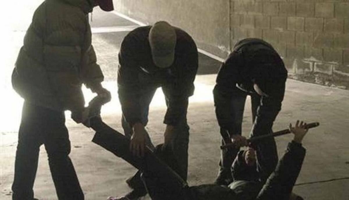 CATANIA: QUESTIONI DI CUORE TRA DONNE, RAID PUNITIVO CON SPRANGA E CATENA - 