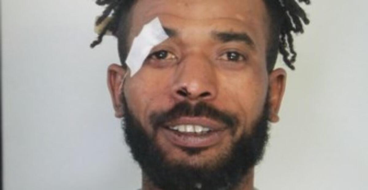 CATANIA, AGGREDISCE I POLIZIOTTI INTERVENUTI PER UNA LITE: IN MANETTE - 