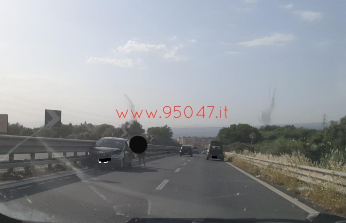INCIDENTE SULLA SS121, AUTO IN TESTA CODA - 