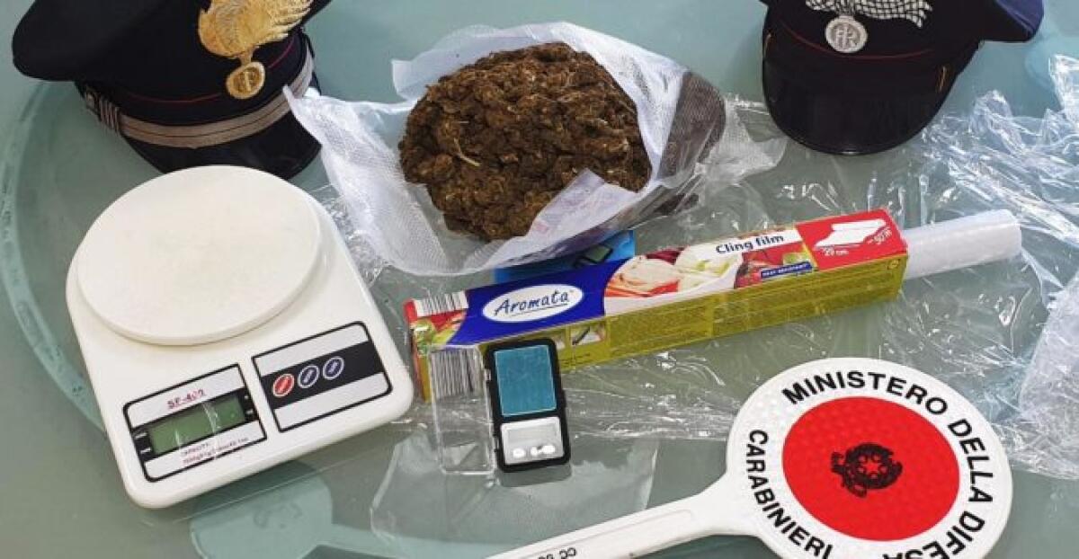 GRAVINA DI CATANIA, ARRESTATO DOPO AVER FATTO IL CARICO DI DROGA DA RIVENDERE AL DETTAGLIO - 