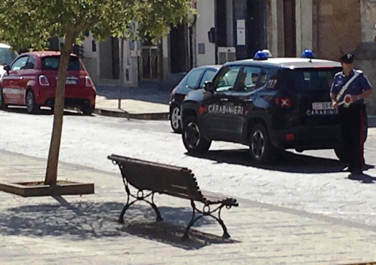 LICODIA EUBEA: DONNE-BRACCIANTI TRATTATE COME SCHIAVE: ARRESTATO IL “CAPORALE” - 