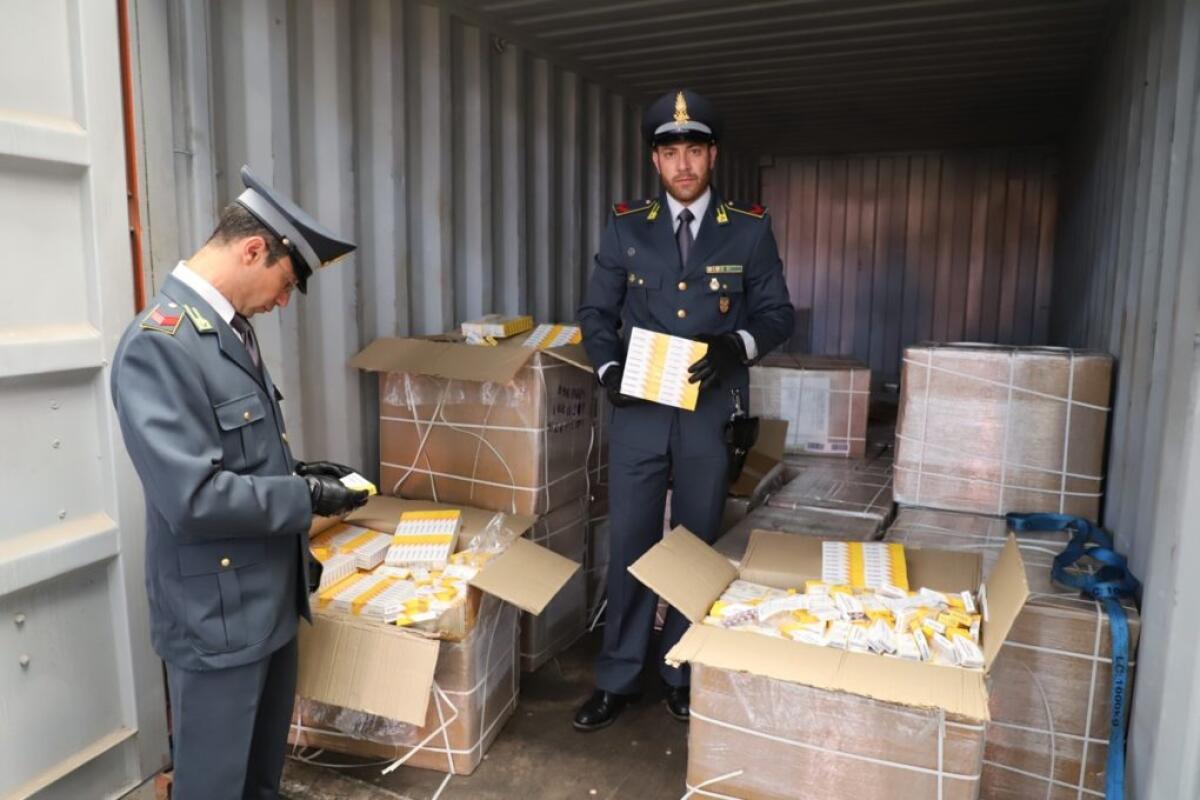 MAXI SEQUESTRO DI FARMACI TARROCATI PER BAMBINI,  NEL PORTO DI GENOVA - 