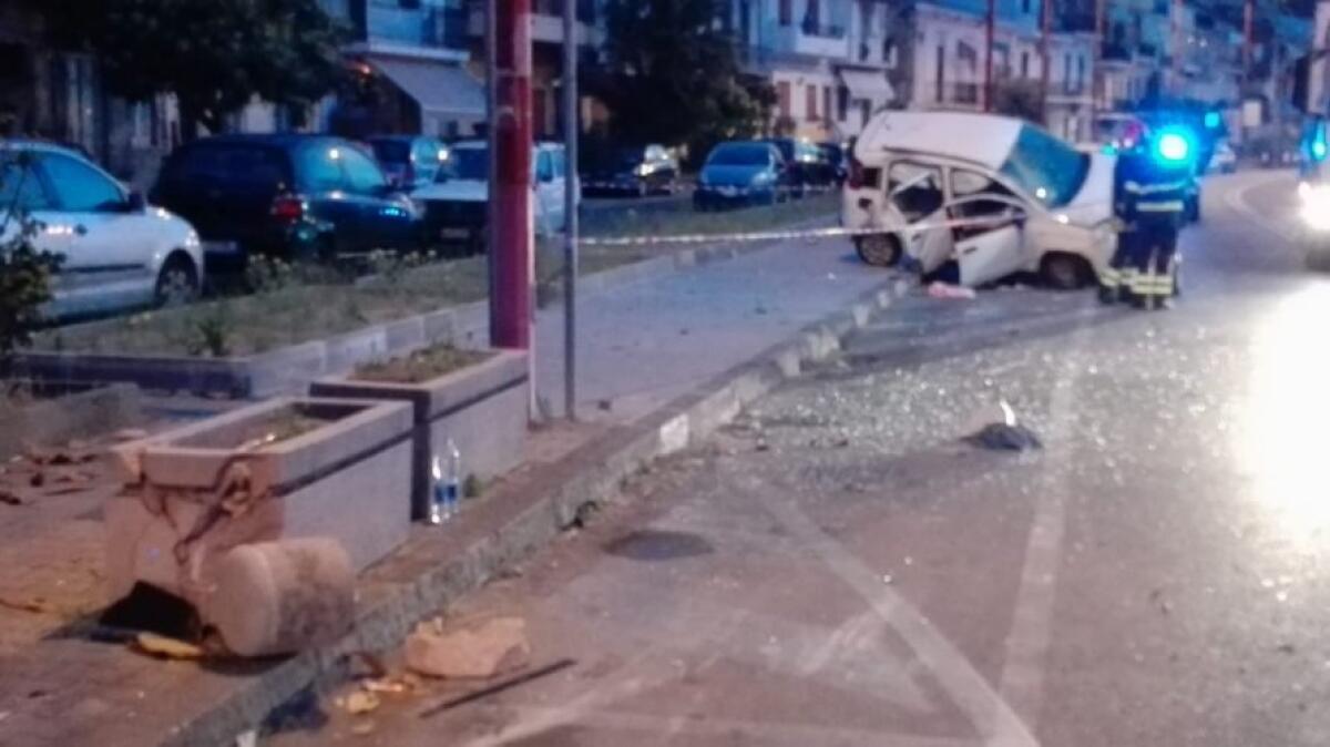 MESSINA: INCIDENTE NELLA NOTTE, MUORE RAGAZZA DI 21 ANNI - 