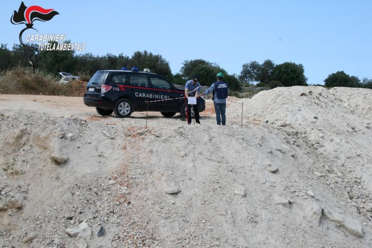I CARABINIERI DEL N.O.E. DI CATANIA SEQUESTRANO MAXI DISCARICA ABUSIVA IN AREA SOTTOPOSTA A VINCOLO PAESAGGISTICO. 2 PERSONE DENUNCIATE - 