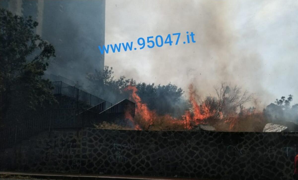 SPENTI GLI INCENDI A PATERNO', IN CORSO QUELLO A "CURRONE" - 