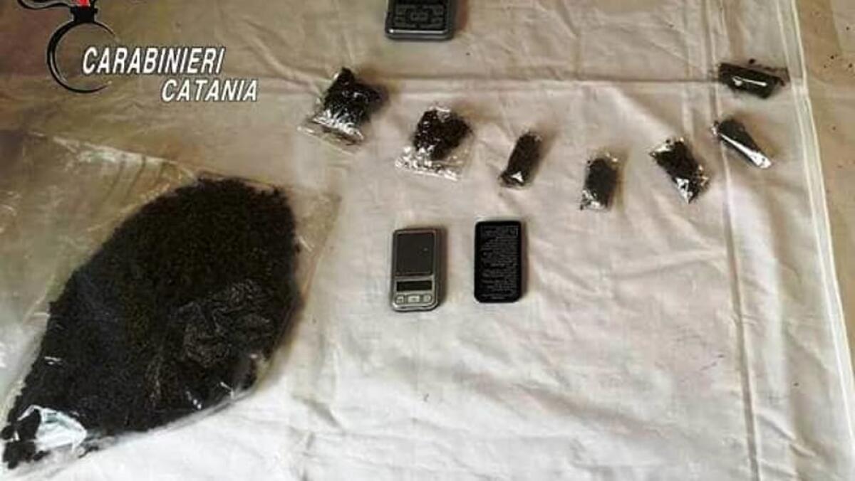 SANTA VENERINA: OCCULTAVA IN CASA E NELL’AUTO “L’ERBA” DA SPACCIARE: ARRESTATO - 